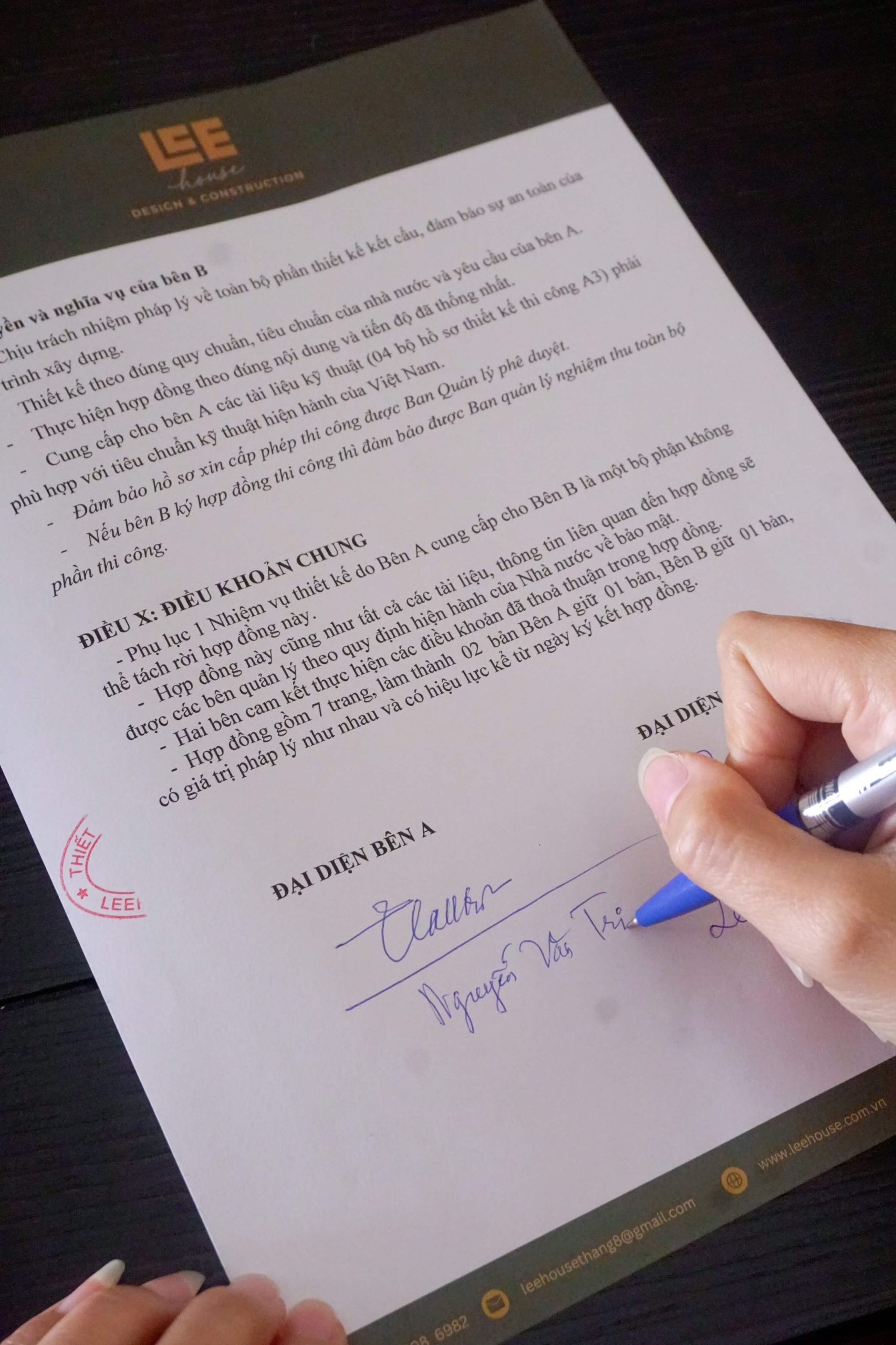 Ký hợp đồng thiết kế